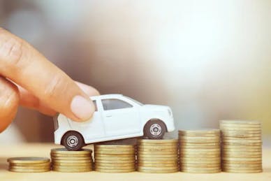 Ska du låna pengar till bil och söker du efter billån bäst i test, det bästa billånet 2025? Ett billån med låg ränta. Jämför billån i vårt bästa billån 2025 test för att hitta billiga billån. Billigaste billånet är inte alltid bästa billån. När du ska låna till bil är ränta billån en viktig aspekt.