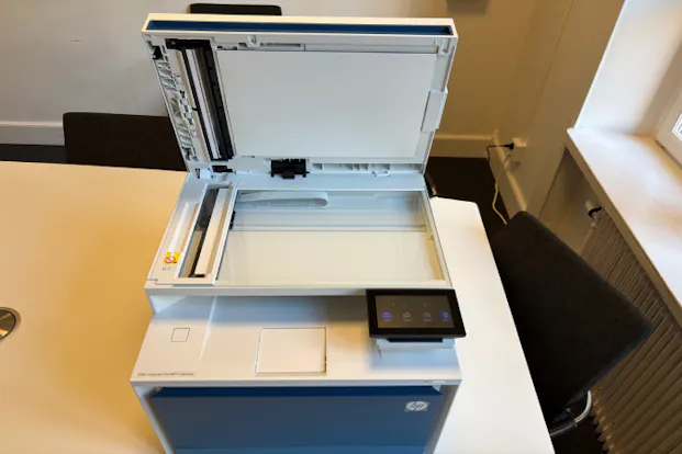 HP Color LaserJet Pro MFP 4302fdw färglaserskrivare