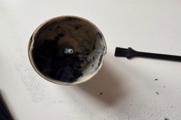 Behållaren hos Steamery Pilo 2 Fabric Shaver