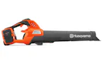 Husqvarna 230iB är vår favorit när det kommer till batteridrivna lövblåsare