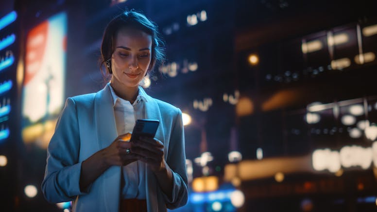 Vad är bäst iPhone eller Samsung? Valet mellan Samsung eller iPhone kan vara svårt, men våra recensioner av bästa mobilen för pengarna och mobiltelefon bäst i test ger dig all information du behöver. Vi inkluderar också Samsung mobil bäst i test och bedömningar av mest prisvärda mobilen.