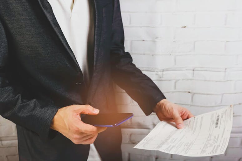 En del som söker kredit utan uc, vill låna pengar direkt utan uc och letar lån med låg ränta utan uc, undrar "hur länge ligger en kreditupplysning kvar" samt "hur länge ligger uc förfrågningar kvar". Det är svårt att låna pengar låg ränta utan uc samt att hitta snabblån utan uc låg ränta. Att få ett lån utan kreditvärdighet eller lån utan kreditupplysning är nästintill omöjligt. Varken privat lån utan uc eller sms lån utan uc, inte ens bästa lånen utan uc existerar.