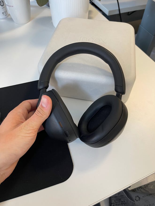 Sony WH-1000 XM5 arvostelu, löydä parhaat melua vaimentavat kuulokkeet juuri nyt. Lue lisää!